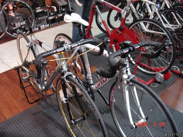 世代交替 頂著先的CINELLI --LITTLE WING 光榮退役 ---太座的CANNONDALE  09年CAAD9