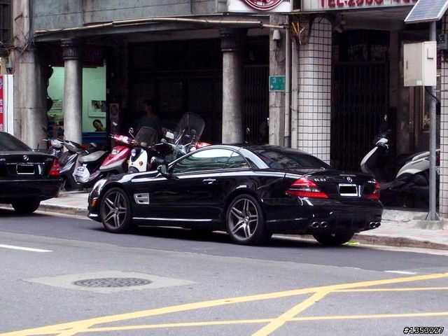 (分享) 巧遇新款SL63 AMG ~ 有圖 ♪