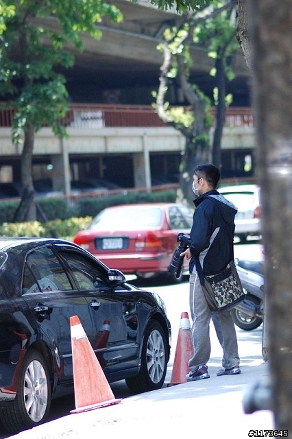 汽機車族 請注意安全並小心偷拍(建國南京) 新增人手
