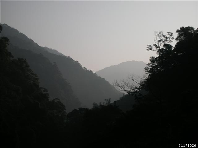 熊空越嶺紅河谷