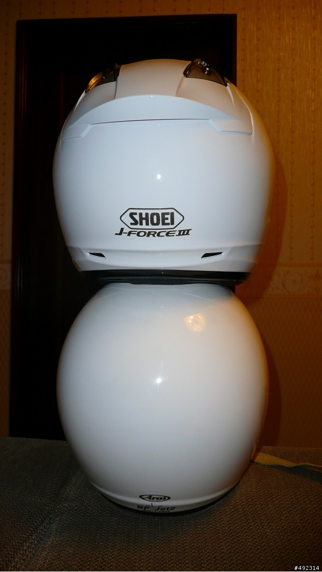 不好意思,想請教一下哪裡可以買到 Arai GP-5?
