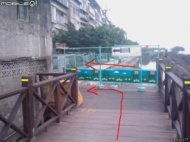 八里左岸路線多處施工有夜騎此路段車友請小心行駛