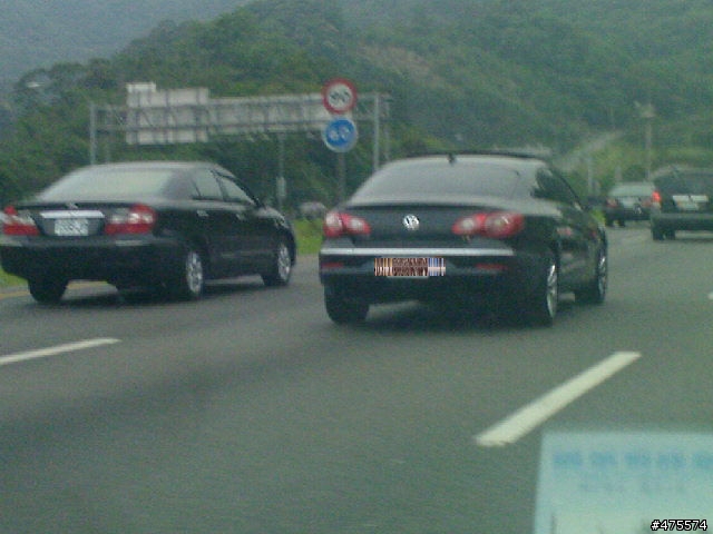 北二高巧遇Passat CC