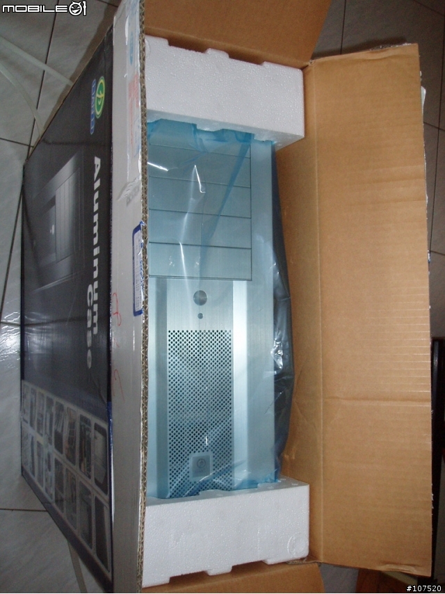 （分享）聯力 PC -A70 銀色機殼不專業開殼  圖很多