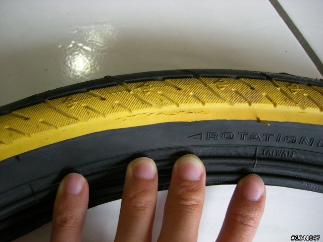 06/04更新:有用MAXXIS DETONATOR 26X1.5 色胎的車友請進來看一下---原廠已處理OK了.請看6樓