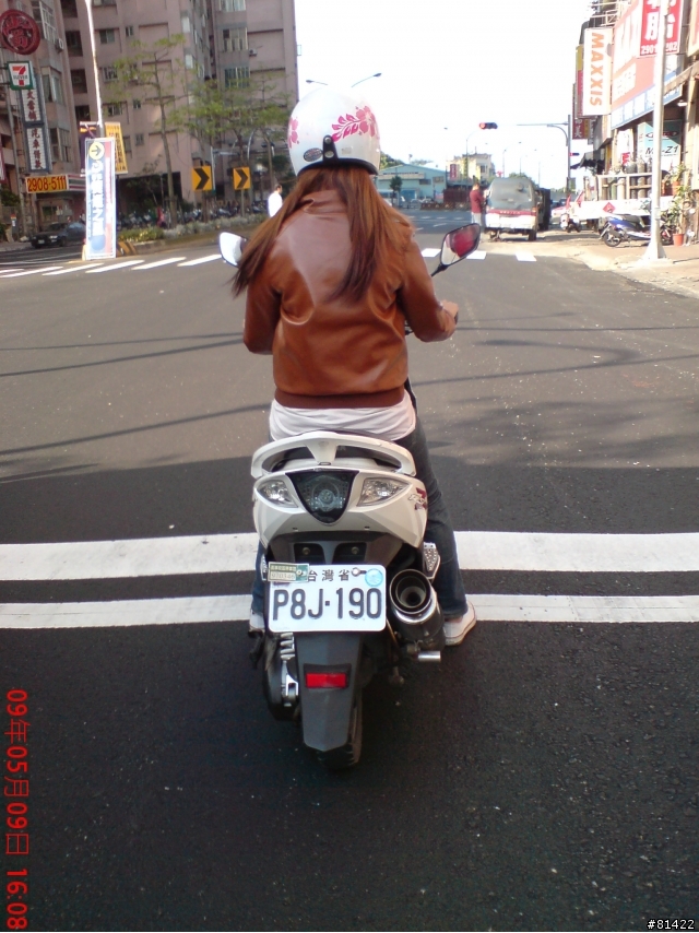 [有圖]女生騎重砲機車....