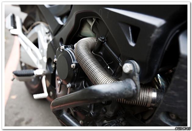 Suzuki GSR600 的這條管子用途？