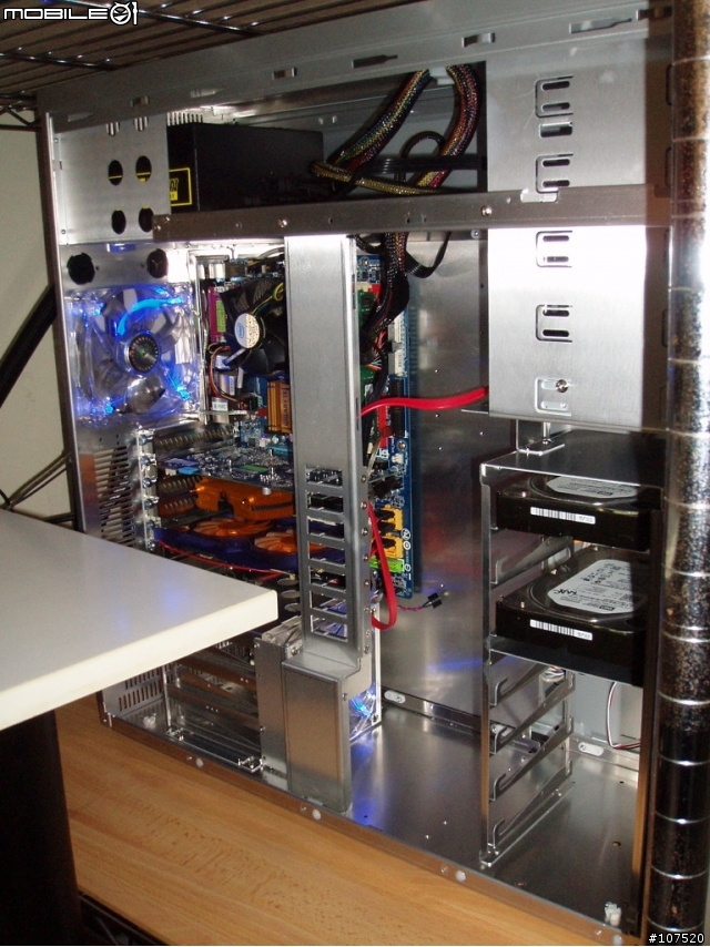 （分享）聯力 PC -A70 銀色機殼不專業開殼  圖很多