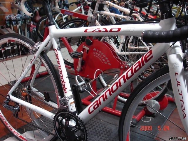 世代交替 頂著先的CINELLI --LITTLE WING 光榮退役 ---太座的CANNONDALE  09年CAAD9