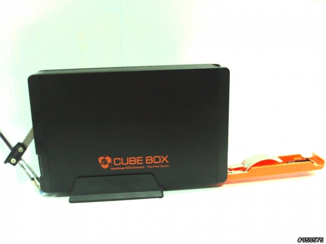 開箱 CuBe BOX 3.5"USB/eSATA硬碟外接盒
