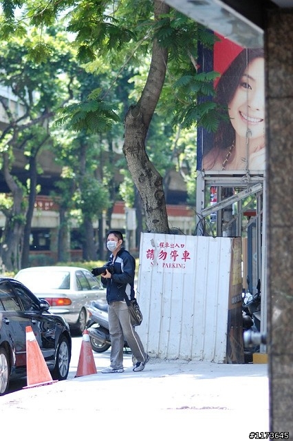 汽機車族 請注意安全並小心偷拍(建國南京) 新增人手