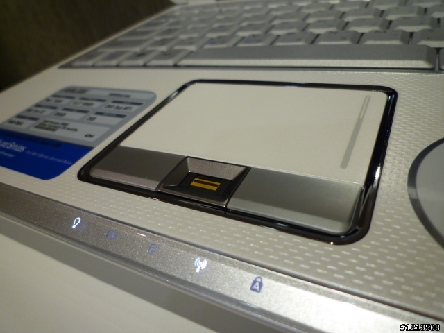 《開箱文》就愛white(ASUS F6VE)