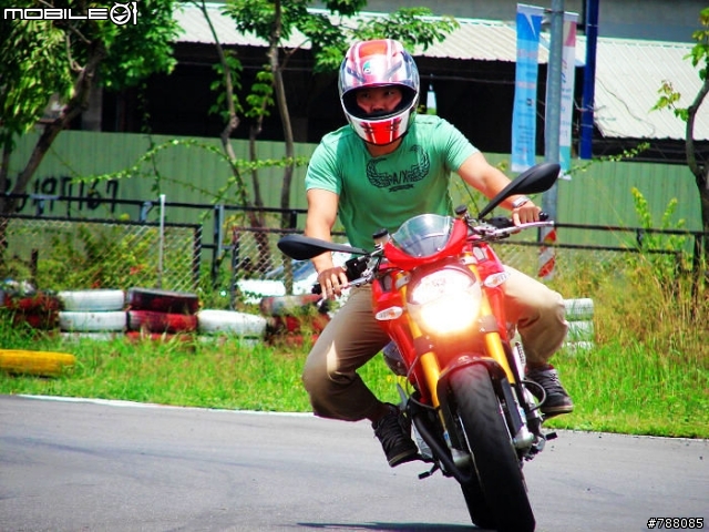 [湊熱鬧]路過的DUCATI試乘會 (圖非常多注意)