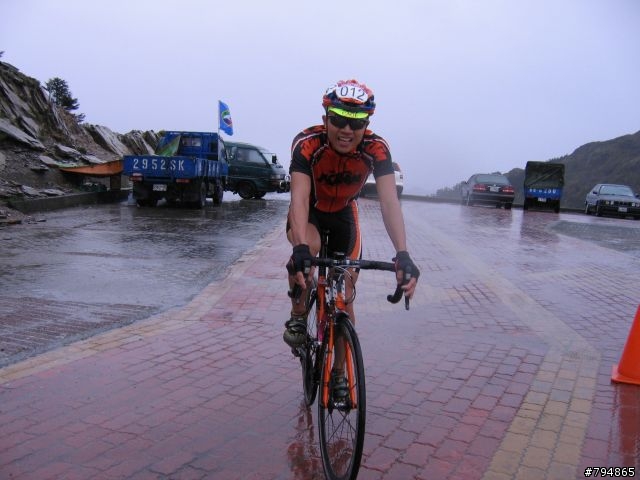 2009武嶺鐵馬高峰會前三名和部份女車友照片