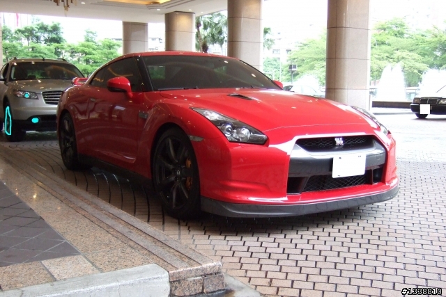 火紅  GTR R35 整個超帥