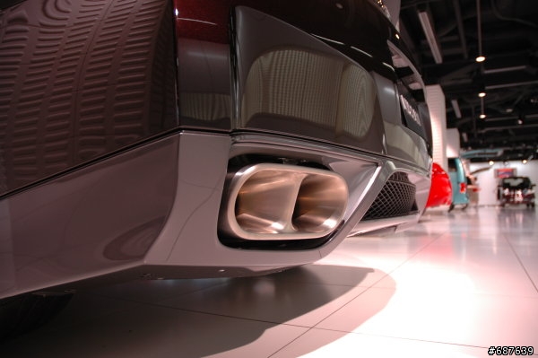 [分享]最近很夯的GTR(日本銀座Nissan展示場)