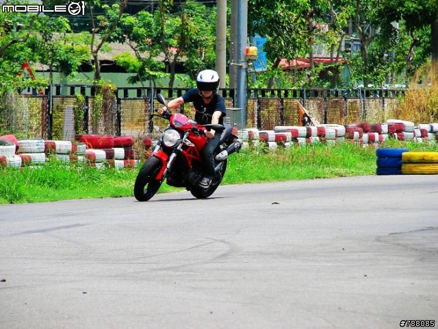 [湊熱鬧]路過的DUCATI試乘會 (圖非常多注意)