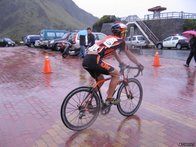 2009武嶺鐵馬高峰會前三名和部份女車友照片