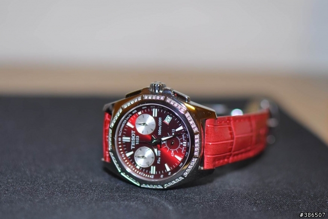 [開箱] TISSOT PRC100 極速三眼真鑽皮帶腕錶(紅)