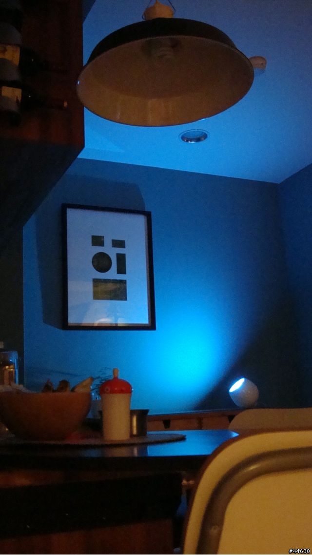 [開箱]PHILIPS Living Colors LED迷你情調燈 - 每個人的心中 , 都有一個夜店少年~