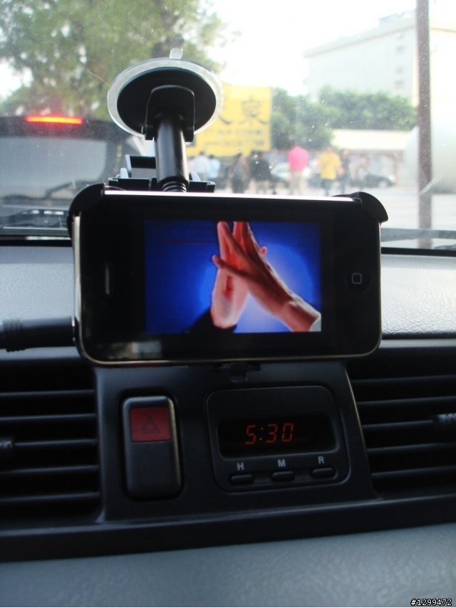 終於找到一個便宜又實用的iPhone 3G車架!!