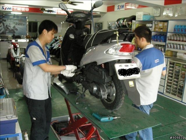 [分享] 低調高手125R~