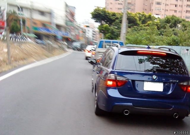 靓車一枚,手機拍的,傷到眼請見諒喔