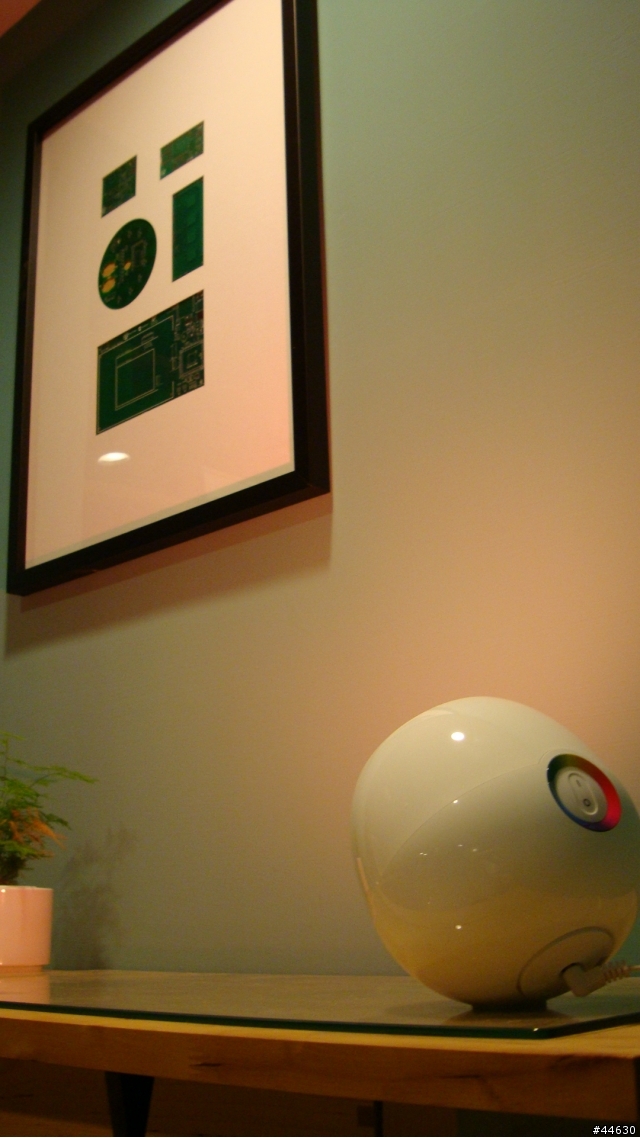 [開箱]PHILIPS Living Colors LED迷你情調燈 - 每個人的心中 , 都有一個夜店少年~