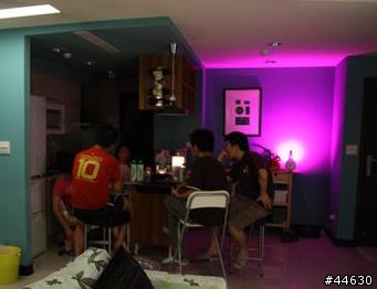 [開箱]PHILIPS Living Colors LED迷你情調燈 - 每個人的心中 , 都有一個夜店少年~