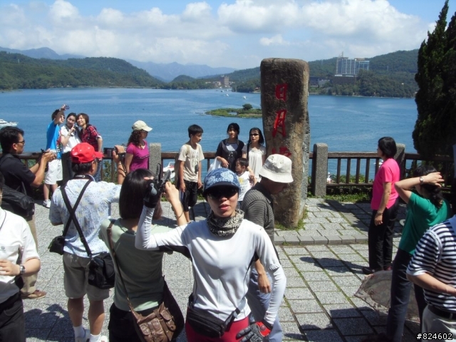 還我河山 - 日月潭玄光寺跟陸客搶鏡頭