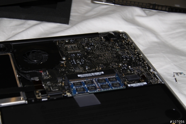新 MacBook Pro 13" 屁股開花文(裝硬碟)