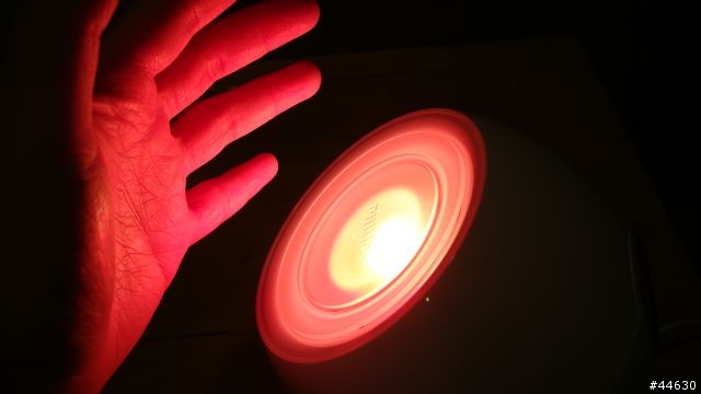 [開箱]PHILIPS Living Colors LED迷你情調燈 - 每個人的心中 , 都有一個夜店少年~