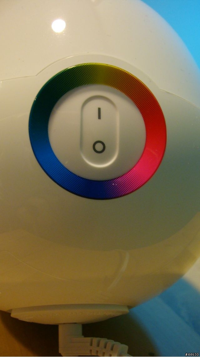 [開箱]PHILIPS Living Colors LED迷你情調燈 - 每個人的心中 , 都有一個夜店少年~