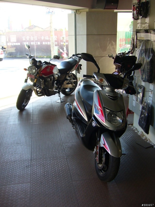 [開箱]YAMAHA 五年勁戰！ （更新於一百一十七樓）