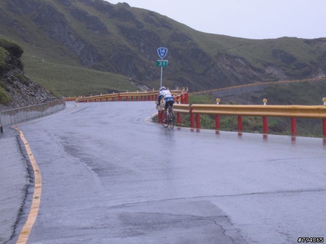 2009武嶺鐵馬高峰會前三名和部份女車友照片