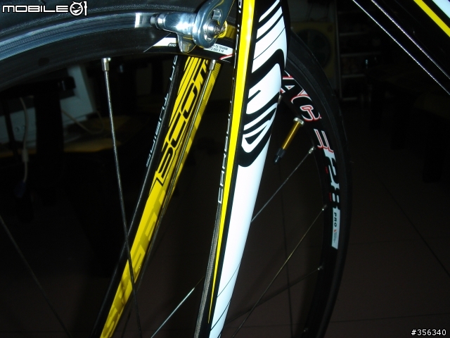 scott speedster 4.0 新車照(背景請省略)