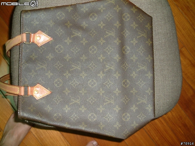 LV包包怎麼鑑定呢?