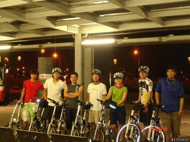 初次夜騎桃園高鐵站