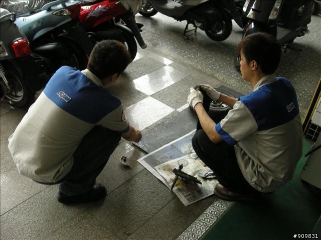 [分享] 低調高手125R~
