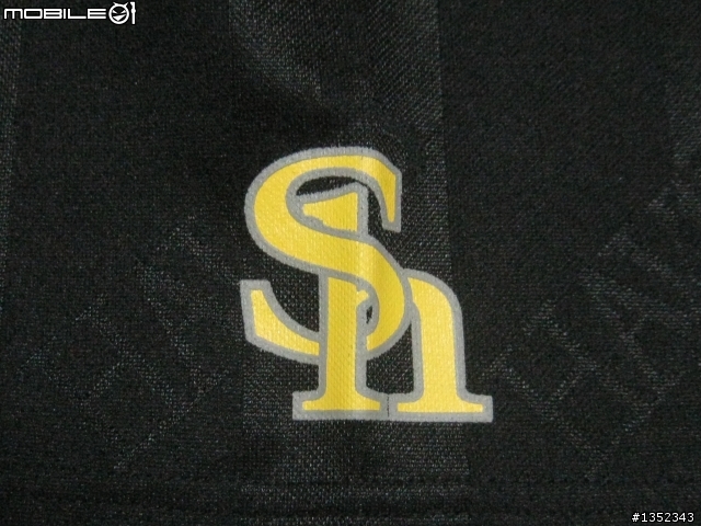 分享~今天去台南棒球場買的戰利品,加一件福岡軟體鷹T恤