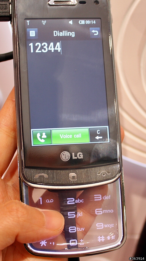 [LG新加坡電信展] 首見透明觸控盤 LG GD900 Crystal 實機照