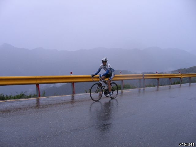 2009武嶺鐵馬高峰會前三名和部份女車友照片