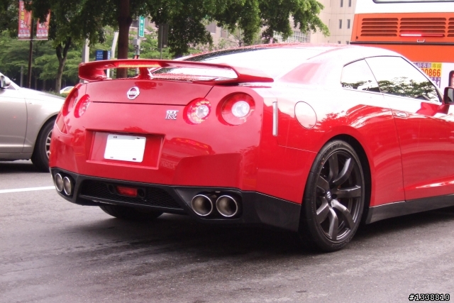 火紅  GTR R35 整個超帥