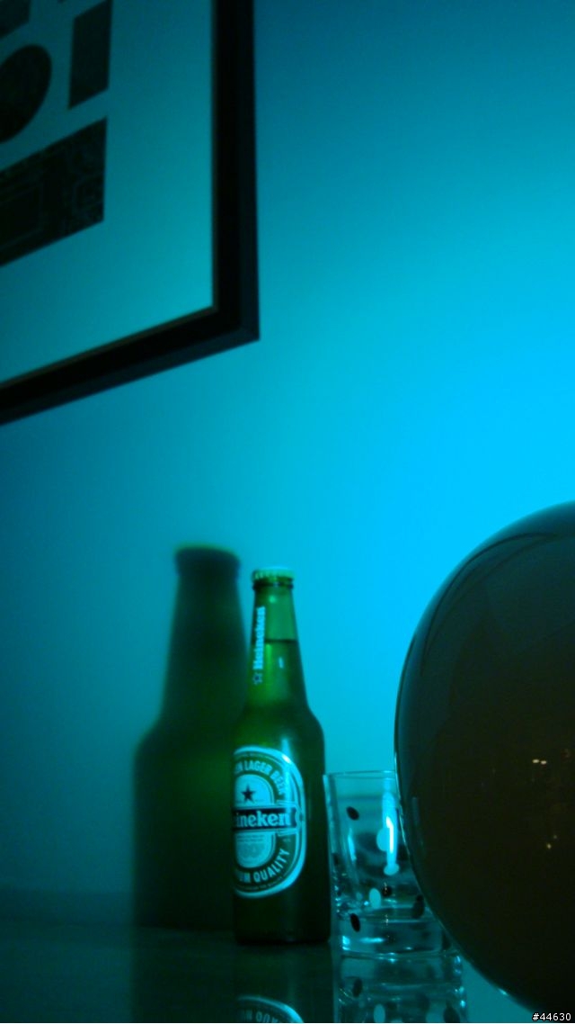 [開箱]PHILIPS Living Colors LED迷你情調燈 - 每個人的心中 , 都有一個夜店少年~