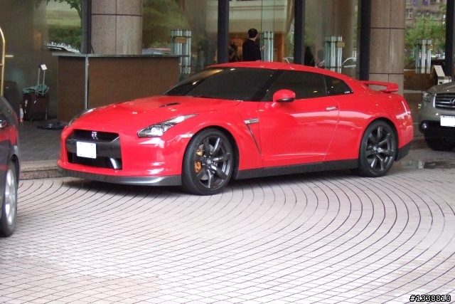 火紅  GTR R35 整個超帥