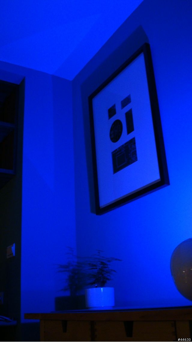 [開箱]PHILIPS Living Colors LED迷你情調燈 - 每個人的心中 , 都有一個夜店少年~