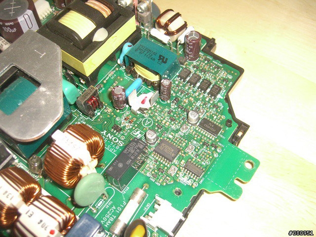 [分享] PS3 過保後..讀不到片子怎麼辦? 自己動手拆 [拆裝流程]