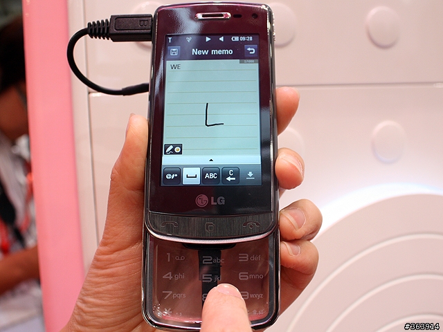 [LG新加坡電信展] 首見透明觸控盤 LG GD900 Crystal 實機照