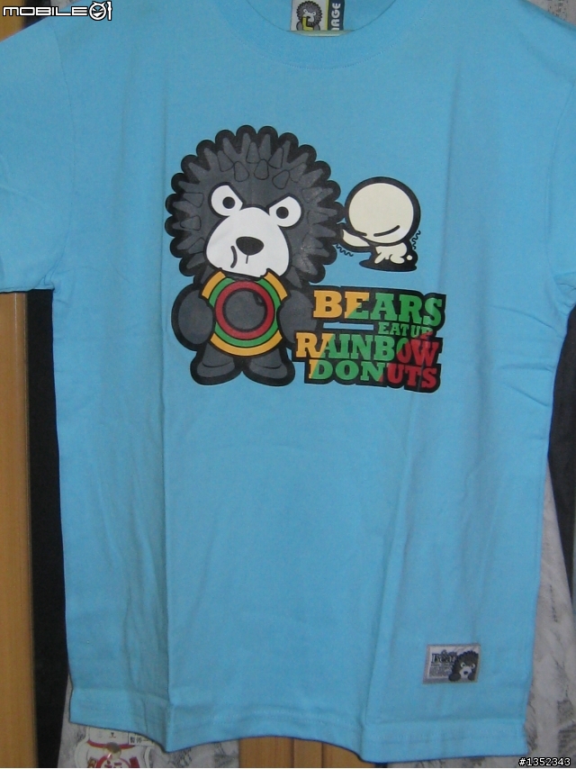 分享~今天去台南棒球場買的戰利品,加一件福岡軟體鷹T恤