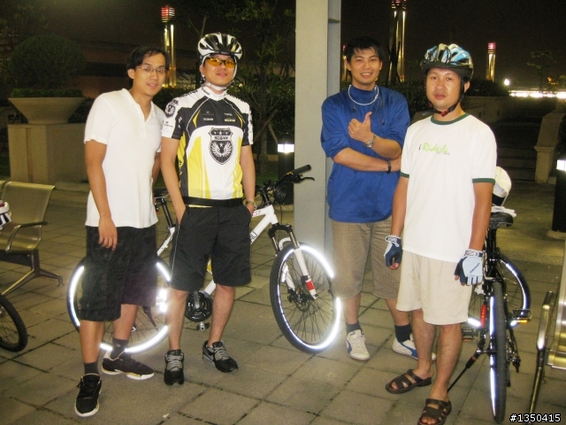 初次夜騎桃園高鐵站